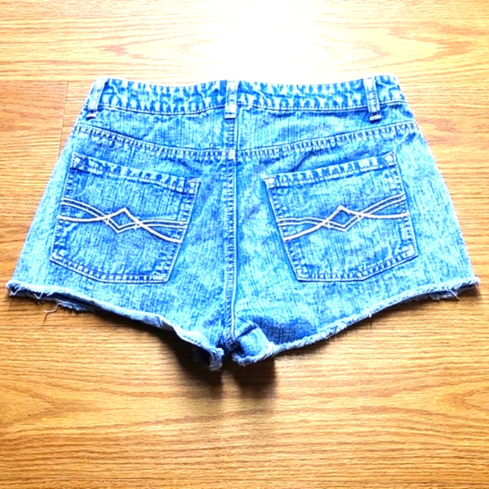 MUDD DENIM 9x2 FADED DISTRESSED DISTROYED DENIM CUTOFF GIRLS VINTAGE SHORTS - Picture 2 of 8